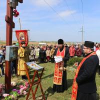 Крестный ход в день поминовения усопших в поселке Зельва