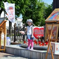 &quot;Свеча памяти&quot; и молебен о защите жизни: у Покровского собора продолжается пролайф-марафон