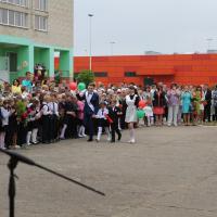 Благочинный Зельвенского округа посетил торжественные линейки в школах поселка