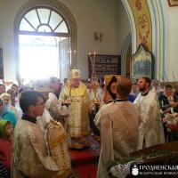 В день Рождества Предтечи и Крестителя Господня Иоанна архиепископ Артемий совершил литургию в храме деревни Лунно
