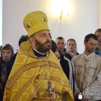 Архиепископ Артемий совершил литургию, за которой молились участники слета молодежи Гродненской епархии