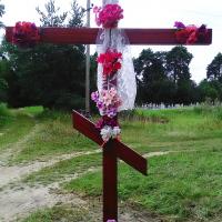 Священник совершил освящение поклонного креста в деревне Моньковичи