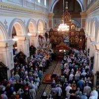 В праздник Успения Пресвятой Богородицы в Покровском соборе отслужили литургию и молебен на начало учебного года