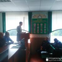Священник провел беседу о богатстве с сотрудниками Волковысского РОВД