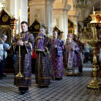 Накануне праздника Воздвижения Креста Господня архиепископ Артемий совершил всенощное бдение в Покровском соборе