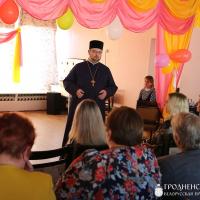 Священник принял участие во встрече в Зельвенском социальном центре