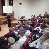 Клирик прихода Рождества Христова провел беседу со школьниками старших классов СШ №27 г. Гродно