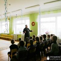 Настоятель храма поселка Зельва провел беседу с учащимися Бородичской начальной школы-сада