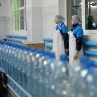 Клирик Покровского собора совершил чин великого освящения воды в цеху розлива минеральной воды в деревне Поречье