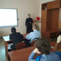 Священник провел ряд встреч в школе №7 города Гродно