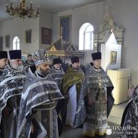 Архиепископ Артемий совершил Литургию Преждеосвященных Даров в храме Архистратига Михаила города Скидель