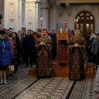 В Неделю Крестопоклонную архиепископ Артемий возглавил Литургию в Покровском соборе