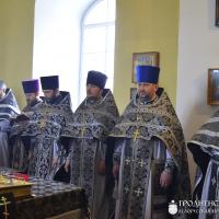 Архиепископ Артемий совершил Литургию Преждеосвященных Даров в храме поселка Острино