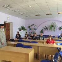 Священник встретился с учащимися Берестовицкого сельскохозяйственного лицея