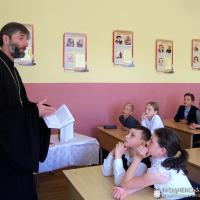 Священник принял участие в мероприятии, посвященном Дню славянской письменности в школе №1 Скиделя