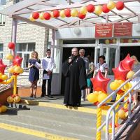 Благочинный Зельвенского округа принял участие в торжественных линейках