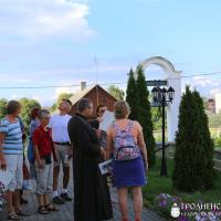 Храм поселка Зельва посетили туристы, участники велопробега из Германии