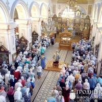 В день Успения Пресвятой Богородицы архиепископ Артемий совершил литургию в кафедральном соборе Гродно