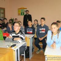 Настоятель прихода Святой Живоначальной Троицы  встретился с детьми Подоросской средней школы