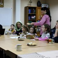 На собрании семейного клуба «Возрождение» приступили к изучению книги «Семейная жизнь» старца Паисия Святогорца