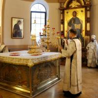 Архиепископ Артемий возглавил в Покровском соборе Божественную литургию и совершил иерейскую хиротонию