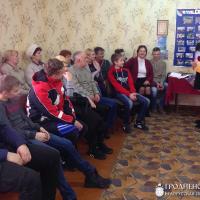 Встреча пожилых людей со священником в Росском Доме культуры