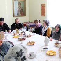О деятельности сестричества Покровского собора говорили на встрече с духовником общества и настоятелем храма