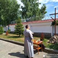 Священник посетил исправительное учреждение открытого типа №29 и освятил поклонный крест