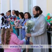 Благочинный Вороновского округа принял участие в школьном празднике «Последний звонок»