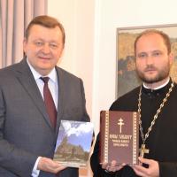 В фонд Национальной библиотеки Британии клирик Покровского собора передал белорусский перевод книг Нового Завета