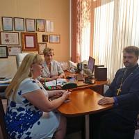 Священник провел встречу с рядом руководителей учреждений образования Октябрьского района