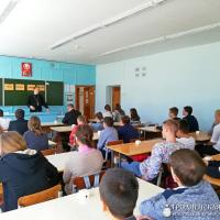 Настоятель храма поселка Сопоцкин провел встречу со школьниками посвященную ценности жизни