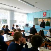 Настоятель храма поселка Сопоцкин провел встречу со школьниками посвященную ценности жизни