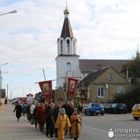 В поселке Зельва освятили новосооруженный поклонный крест