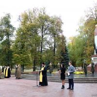 В рамках акции "Во славу общей Победы" в Покровский собор передали на хранение капсулу с землей с мест воинских захоронений 