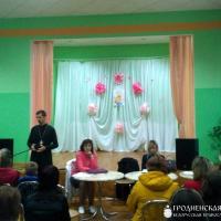 Священник принял участие в родительском собрании в школе №5 Волковыска