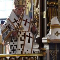 В день памяти своего небесного покровителя архиепископ Артемий возглавил литургию в Покровском соборе