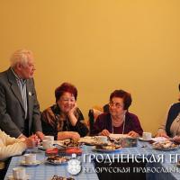 Мостовские оптимисты собрались вместе в социальной гостиной