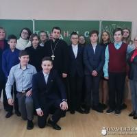 Священник посетил школу №3 города Скидель