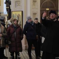 Настоятель Покровского собора провел экскурсию для гродненских экскурсоводов