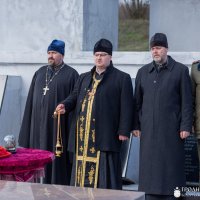 Духовенство Зельвенского благочиния приняло участие в акции по забору земли с мест воинских захоронений
