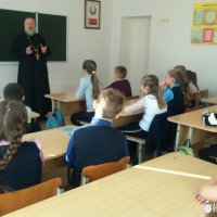 Священник провел беседу с учениками Верейковской школы