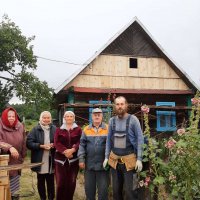 Прихожане и настоятель храма деревни Горностаевичи оказали помощь в проведении ремонта дома