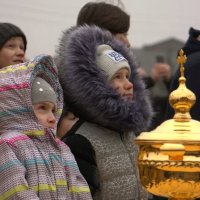 Освящение купола и накупольного креста для строящегося храма в микрорайоне Погораны