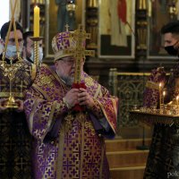 Архиепископ Артемий возглавил в Покровском соборе всенощное бдение с чином выноса Креста 