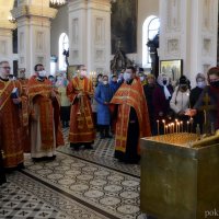 В Неделю 2-ю по Пасхе, апостола Фомы, литургию в Покровском соборе возглавил архиепископ Артемий