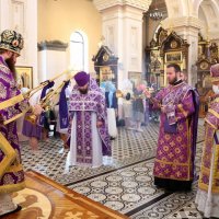 В день празднования Происхождения Честных Древ Животворящего Креста Господня епископ Антоний совершил Божественную литургию в Покровском соборе города Гродно