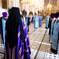 В канун праздника Успения Пресвятой Богородицы Епископ Антоний совершил всенощное бдение в Свято-Покровском соборе