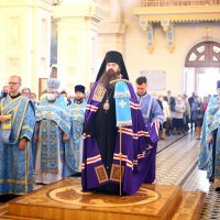 В праздник Успения Пресвятой Богородицы епископ Антоний совершил Божественную литургию в Покровском кафедральном соборе города Гродно