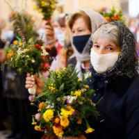 В праздник Успения Пресвятой Богородицы епископ Антоний совершил Божественную литургию в Покровском кафедральном соборе города Гродно